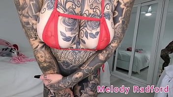 Oynat şeffaf pembe ve kırmızı mikro bikini haul melody radford üzerinde deneyin