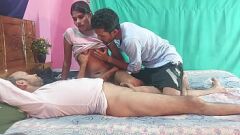 Odtwórz Hot College Treapeesh: Hanif, Sumona i Manik It