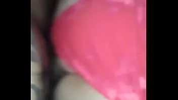 Putar Latina mungil acak dalam bikini merah muda mengambilnya dengan gaya doggy-style dalam beberapa menit setelah bertemu dengannya