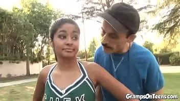 play Animadora COÑO masturbar por viejo dick
