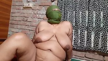 play Synowa zerżnięta ostro xxx na stojącego pieska w bramie łazienki