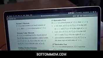 播放 Bottommom - 自从操了她的继子莉莉丝·晨星后，继母变得性欲旺盛