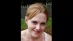 Abspielen Die britische MILF Carrie zieht sich aus und entblößt ihren engen Arsch und ihre haarige Muschi