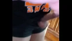 Jouer Repos torride d'un athlète amateur sexy avec une bite bien dure, de la cire chaude et du Roludo Tesudo