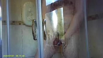 play Tertangkap teman sekamar saya masturbasi di kamar mandi 3