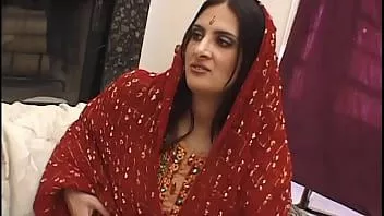 चलाएँ क्यूट इंडियन गर्ल कर रही है एक पॉर्न कास्टिंग करने के लिए जुटाने के लिए पैसे के लिए उसकी बीमार दादी